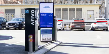 Einfahrt Parkfläche mit Arivo Barrier