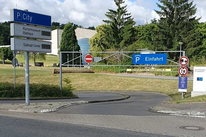 Einfahrt Tiefgarage Stadtwerke Wolfsburg