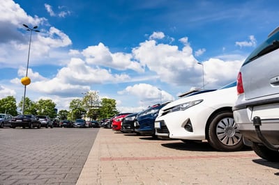 Im Vergleich: Arivo vs traditionelle Parksystem-Anbieter