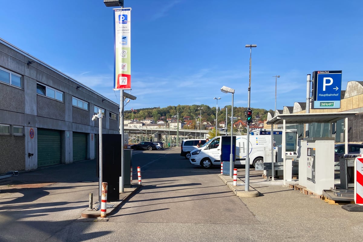 Schrankenlose Einfahrt zum Parkplatz am Hauptbahnhof in Ulm