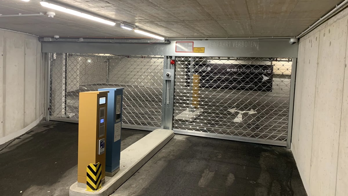 Hardware and roller shutter door from Arivo in the parking garage of the Hotel Perron