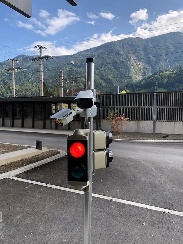 Arivo exit camera with traffic light