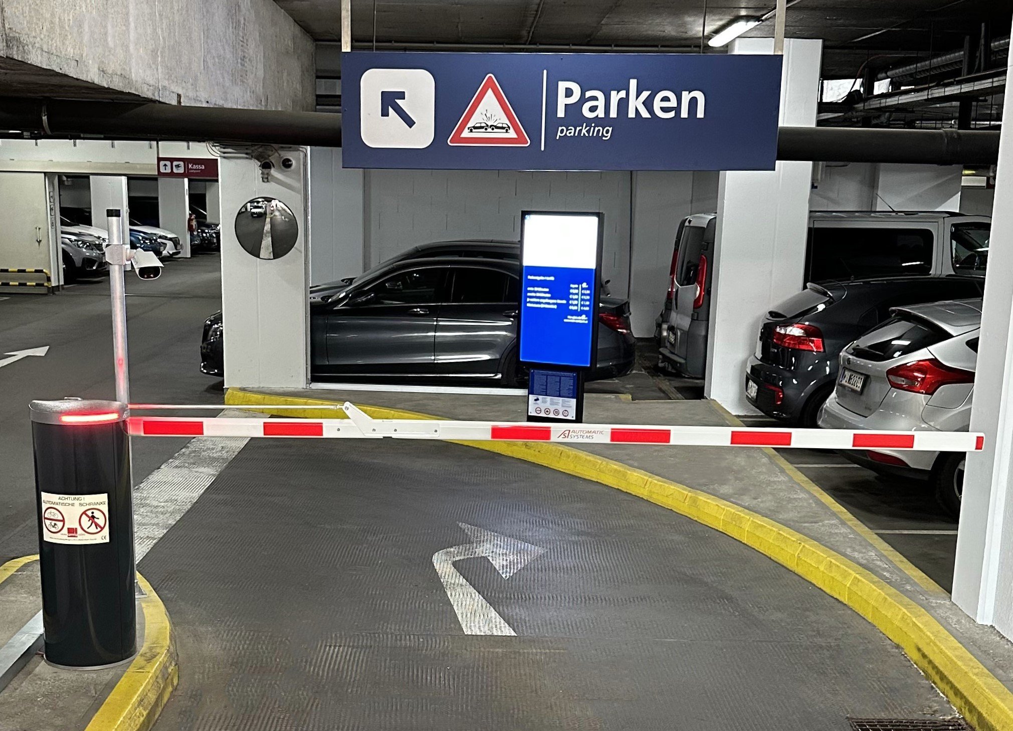Die Parkieranlage von Arivo im Einsatz bei einem kostenpflichten, öffentlichen Parkhaus in Wien