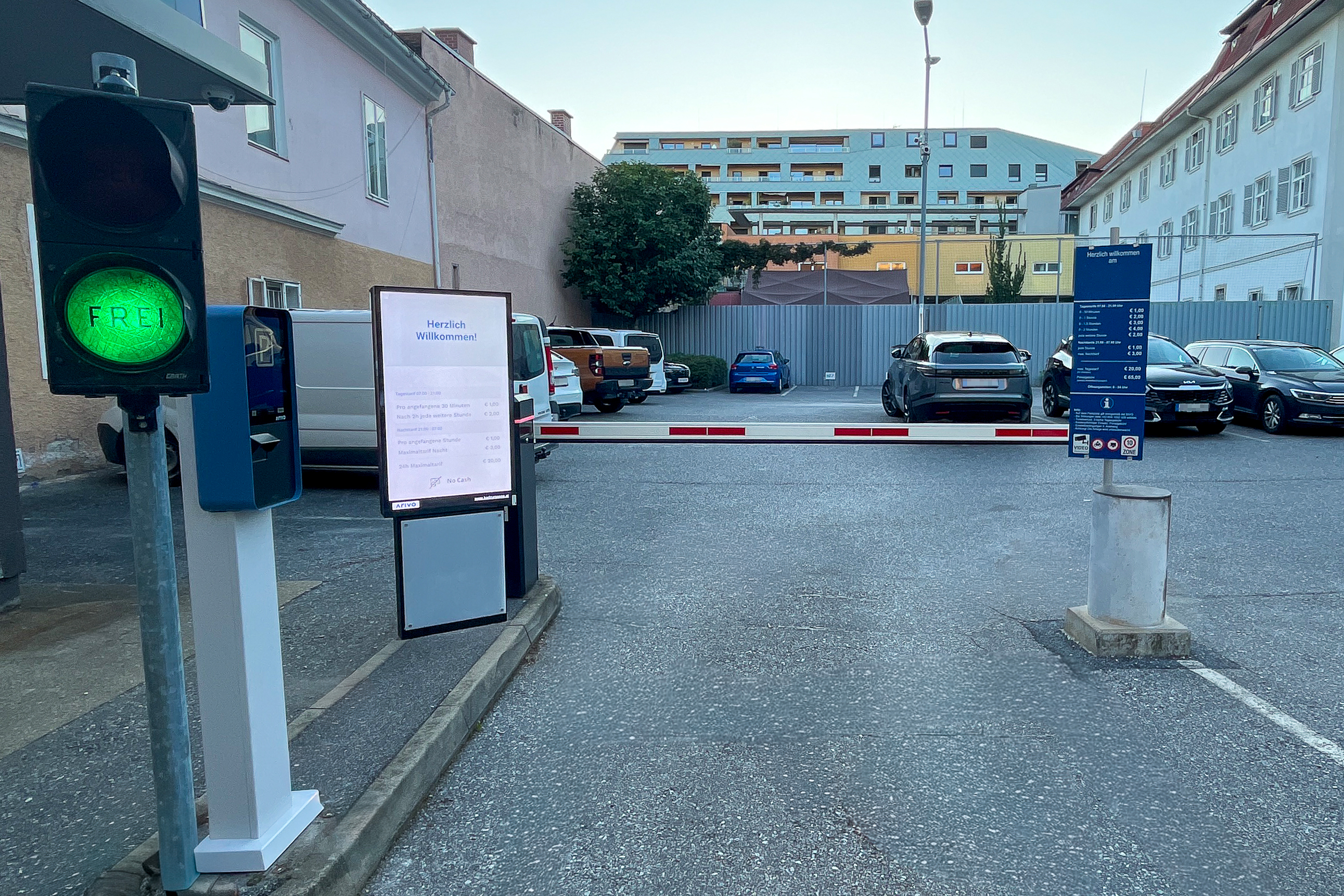 Entrance to a car park equipped with Arivo hardware