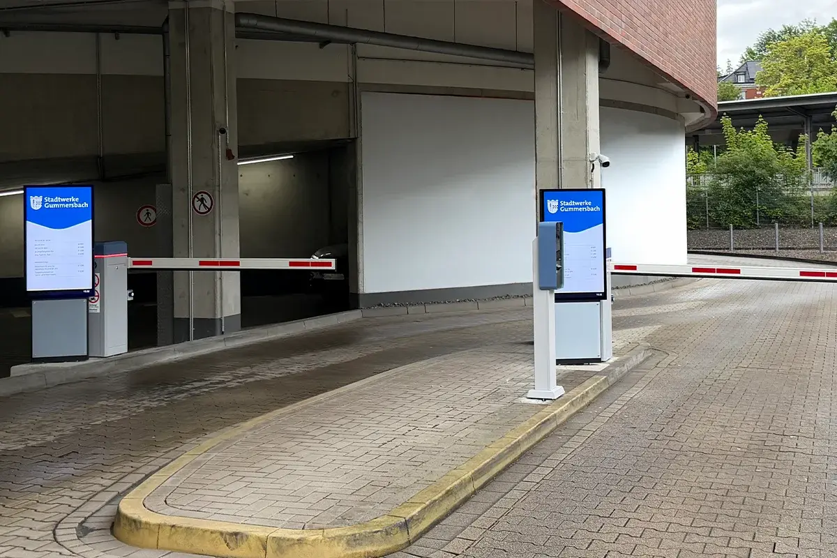 Barriered Entry to a parking garage with information screens by Arivo
