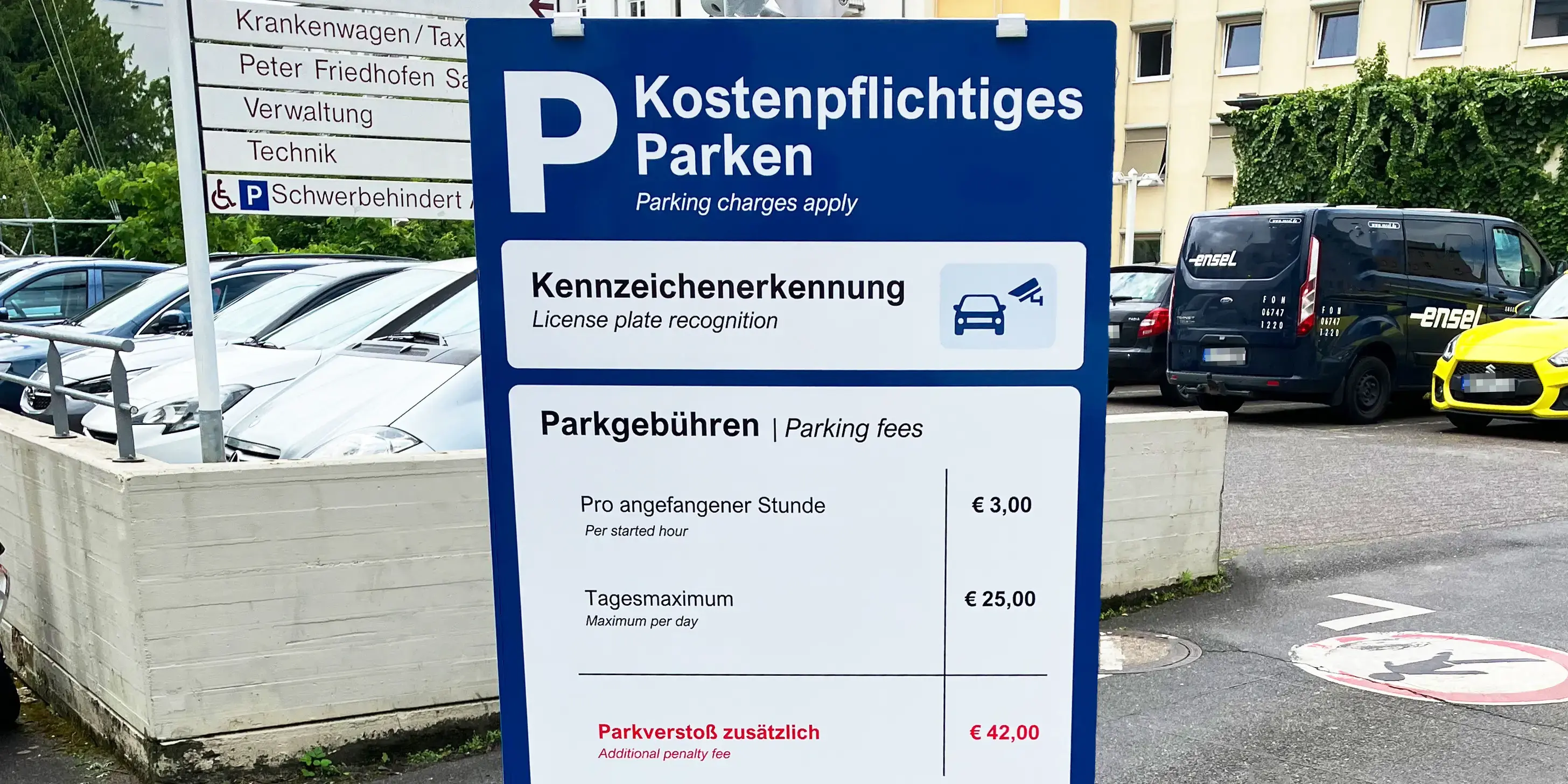 Beschilderung einer Vertragsstrafe bei Parkverstößen oder unbezahltem Parken