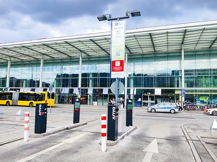 Der Berliner Ostbahnhof ausgestattet mit dem Arivo Parksystem.